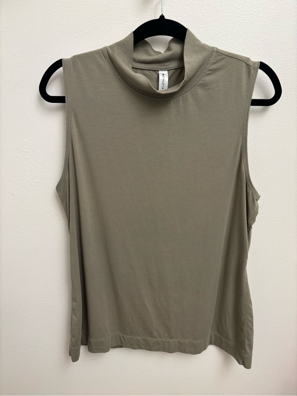 Athleta Outbound Tank Sleeveless Mock Neck in Olive Green Large